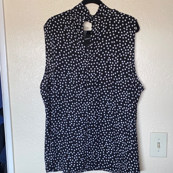 #T269-NWT Torrid Georgette Black and White Polka Dot Tie Blouse-3X - Picture 9 of 11